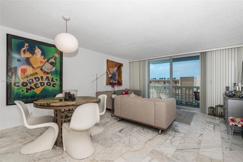 Condominio en venta en Hallandale Beach, Florida, 1 dormitorio, 78.69 m2 № 1982194 - foto 10