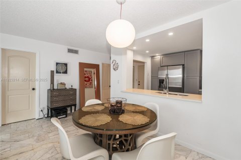 Condominio en venta en Hallandale Beach, Florida, 1 dormitorio, 78.69 m2 № 1982194 - foto 8