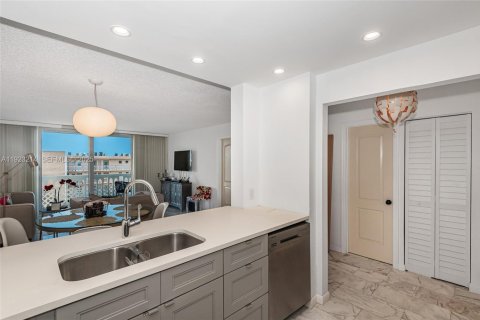 Condominio en venta en Hallandale Beach, Florida, 1 dormitorio, 78.69 m2 № 1982194 - foto 3