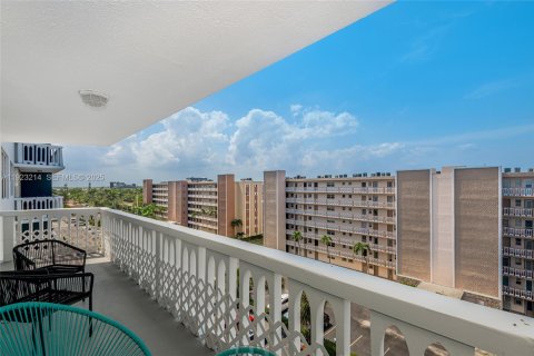 Condominio en venta en Hallandale Beach, Florida, 1 dormitorio, 78.69 m2 № 1982194 - foto 22