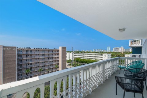 Condominio en venta en Hallandale Beach, Florida, 1 dormitorio, 78.69 m2 № 1982194 - foto 21