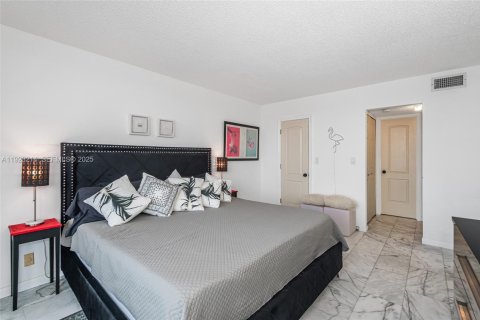 Condominio en venta en Hallandale Beach, Florida, 1 dormitorio, 78.69 m2 № 1982194 - foto 17