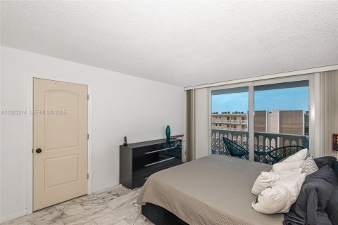 Condominio en venta en Hallandale Beach, Florida, 1 dormitorio, 78.69 m2 № 1982194 - foto 16