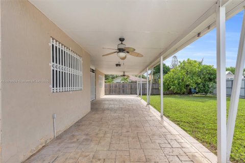 Villa ou maison à vendre à Homestead, Floride: 3 chambres, 133.97 m2 № 1925192 - photo 24