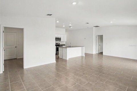 Casa en venta en Osteen, Florida, 3 dormitorios, 145.02 m2 № 2416573 - foto 3