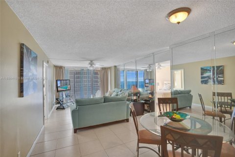 Condo in Pompano Beach, Florida, 2 bedrooms  № 1821570 - photo 3