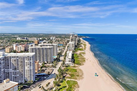 Condo in Pompano Beach, Florida, 2 bedrooms  № 1821570 - photo 1