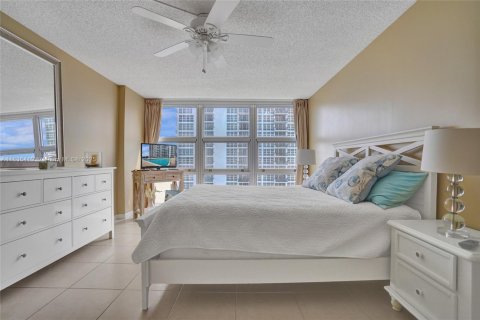 Condo in Pompano Beach, Florida, 2 bedrooms  № 1821570 - photo 28