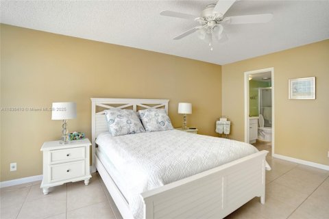 Condo in Pompano Beach, Florida, 2 bedrooms  № 1821570 - photo 30