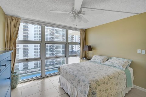 Condo in Pompano Beach, Florida, 2 bedrooms  № 1821570 - photo 17