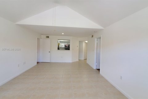 Condo in Miami, Florida, 2 bedrooms  № 2152892 - photo 19