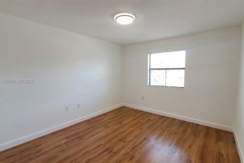 Condo in Miami, Florida, 2 bedrooms  № 2152892 - photo 22