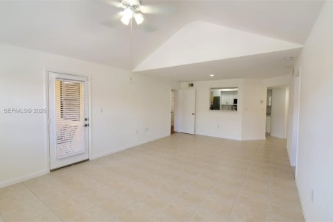Condo in Miami, Florida, 2 bedrooms  № 2152892 - photo 4