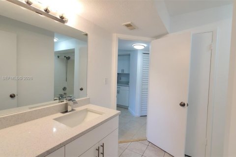 Condo in Miami, Florida, 2 bedrooms  № 2152892 - photo 27