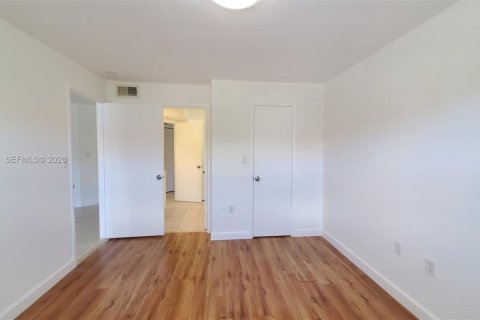 Condo in Miami, Florida, 2 bedrooms  № 2152892 - photo 21