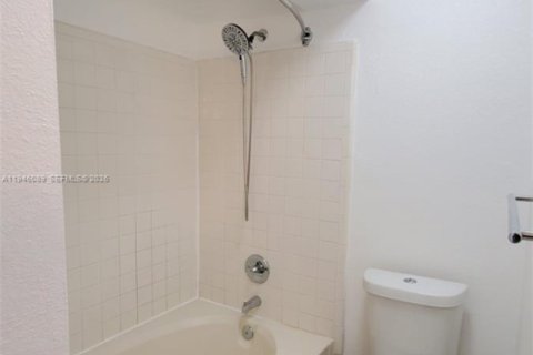 Condo in Miami, Florida, 2 bedrooms  № 2152892 - photo 28