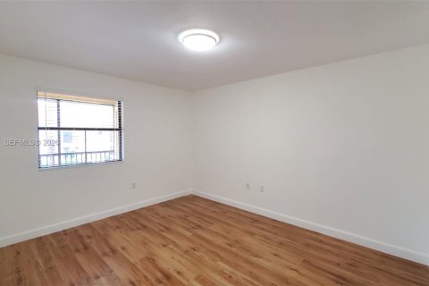 Condo in Miami, Florida, 2 bedrooms  № 2152892 - photo 23