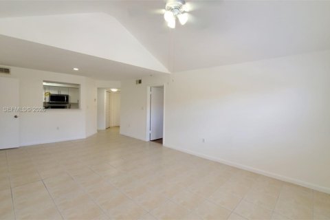 Condo in Miami, Florida, 2 bedrooms  № 2152892 - photo 30