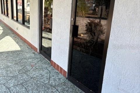 Снять в аренду коммерческую недвижимость в Спринг-Хилл, Флорида 260.13м2, № 1554416 - фото 1