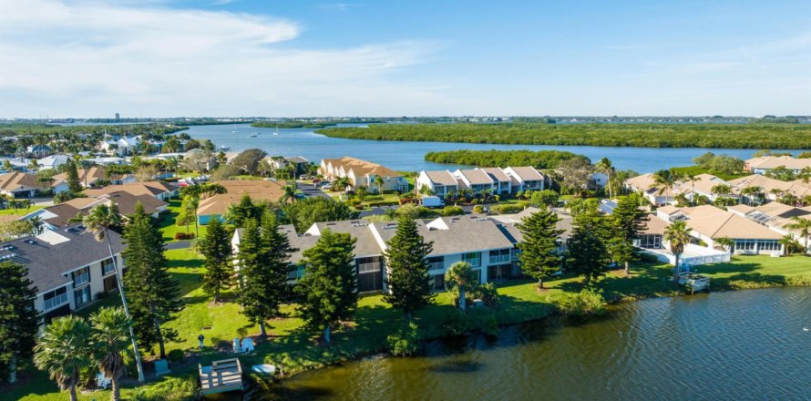 Condominio en Hutchinson Island South, Florida, 2 dormitorios  № 884284