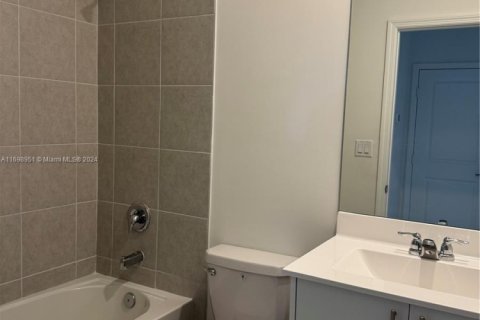 House in Miami, Florida 4 bedrooms № 1874603 - photo 15