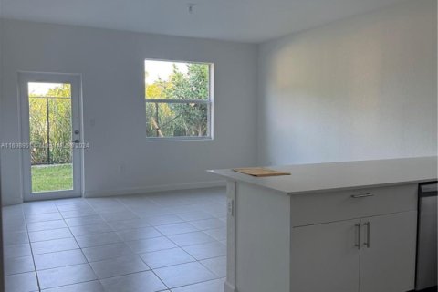 House in Miami, Florida 4 bedrooms № 1874603 - photo 8
