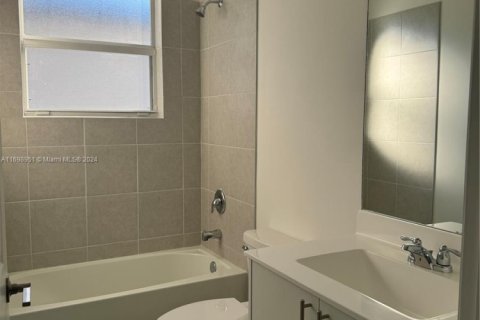 House in Miami, Florida 4 bedrooms № 1874603 - photo 16