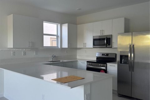 House in Miami, Florida 4 bedrooms № 1874603 - photo 7