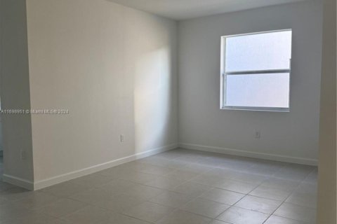 House in Miami, Florida 4 bedrooms № 1874603 - photo 6