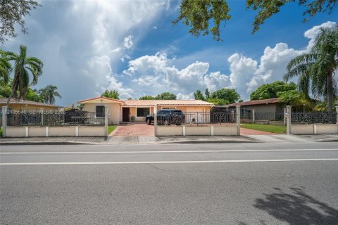 Villa ou maison à vendre à Miami, Floride: 4 chambres, 126.07 m2 № 2414774 - photo 2