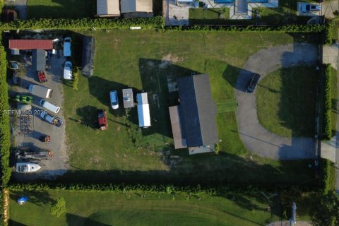 House in Homestead, Florida 3 bedrooms, 144.93 sq.m. № 2192495 - photo 14