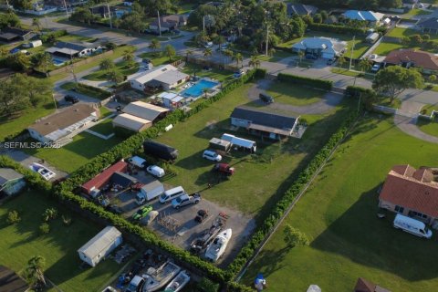 House in Homestead, Florida 3 bedrooms, 144.93 sq.m. № 2192495 - photo 7