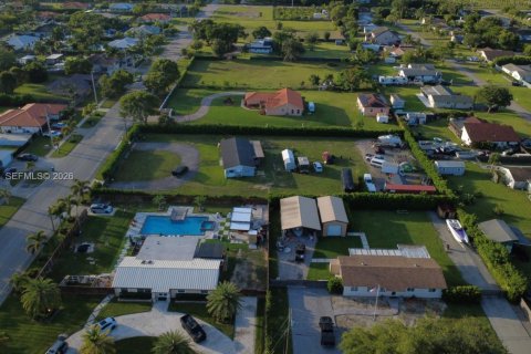 House in Homestead, Florida 3 bedrooms, 144.93 sq.m. № 2192495 - photo 4