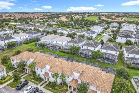 Townhouse in Davenport, Florida 4 bedrooms, 176.7 sq.m. № 1865838 - photo 3
