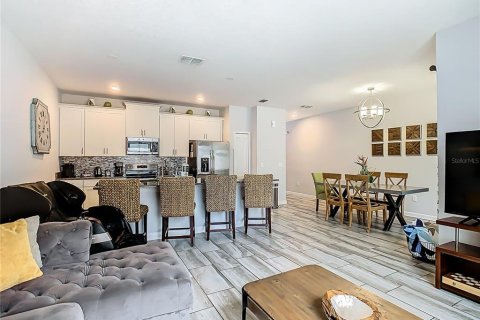 Townhouse in Davenport, Florida 4 bedrooms, 176.7 sq.m. № 1865838 - photo 22