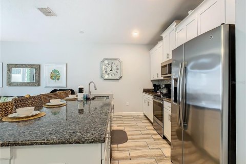 Townhouse in Davenport, Florida 4 bedrooms, 176.7 sq.m. № 1865838 - photo 14