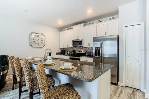 Townhouse in Davenport, Florida 4 bedrooms, 176.7 sq.m. № 1865838 - photo 13