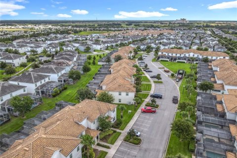 Townhouse in Davenport, Florida 4 bedrooms, 176.7 sq.m. № 1865838 - photo 1