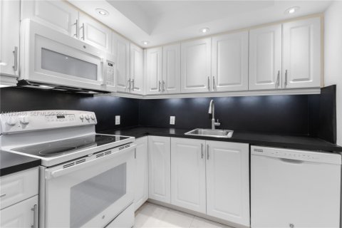 Condominio en venta en Miami Beach, Florida, 1 dormitorio, 72.93 m2 № 1999870 - foto 6