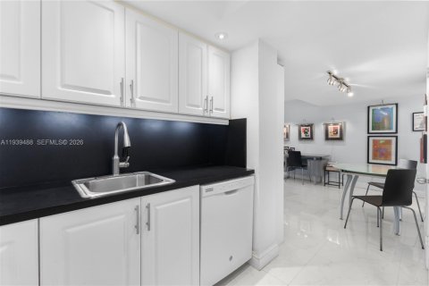 Condominio en venta en Miami Beach, Florida, 1 dormitorio, 72.93 m2 № 1999870 - foto 8