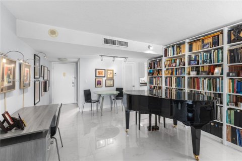Condominio en venta en Miami Beach, Florida, 1 dormitorio, 72.93 m2 № 1999870 - foto 4