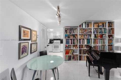 Condominio en venta en Miami Beach, Florida, 1 dormitorio, 72.93 m2 № 1999870 - foto 9