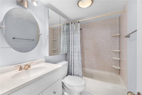 Condominio en venta en Miami Beach, Florida, 1 dormitorio, 72.93 m2 № 1999870 - foto 15