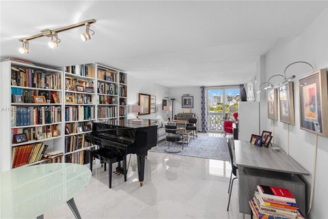 Condominio en Miami Beach, Florida, 1 dormitorio  № 1999870