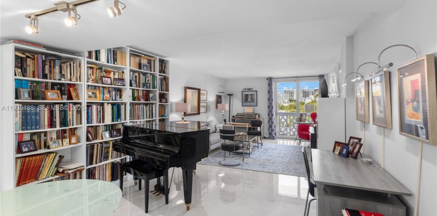 Condominio en Miami Beach, Florida, 1 dormitorio  № 1999870