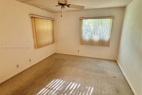 Condo in Pembroke Pines, Florida, 2 bedrooms  № 1953759 - photo 19