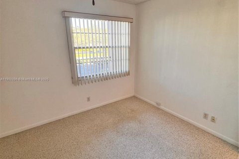 Condo in Pembroke Pines, Florida, 2 bedrooms  № 1953759 - photo 27