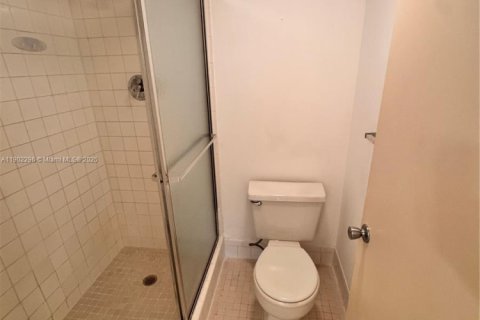 Condo in Pembroke Pines, Florida, 2 bedrooms  № 1953759 - photo 14