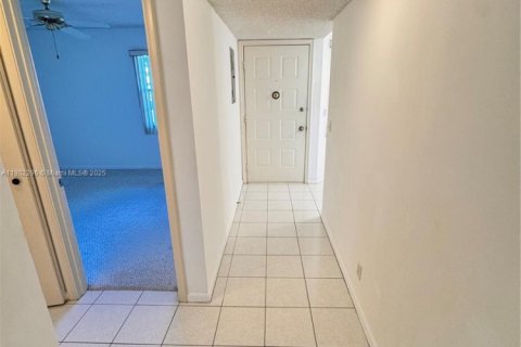 Condo in Pembroke Pines, Florida, 2 bedrooms  № 1953759 - photo 29