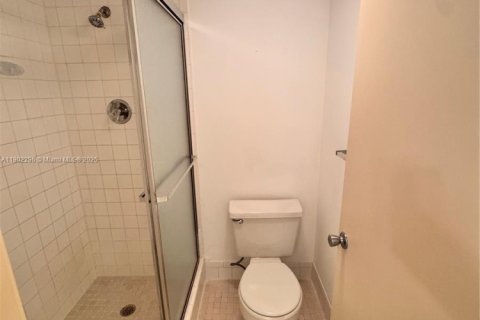 Condo in Pembroke Pines, Florida, 2 bedrooms  № 1953759 - photo 16